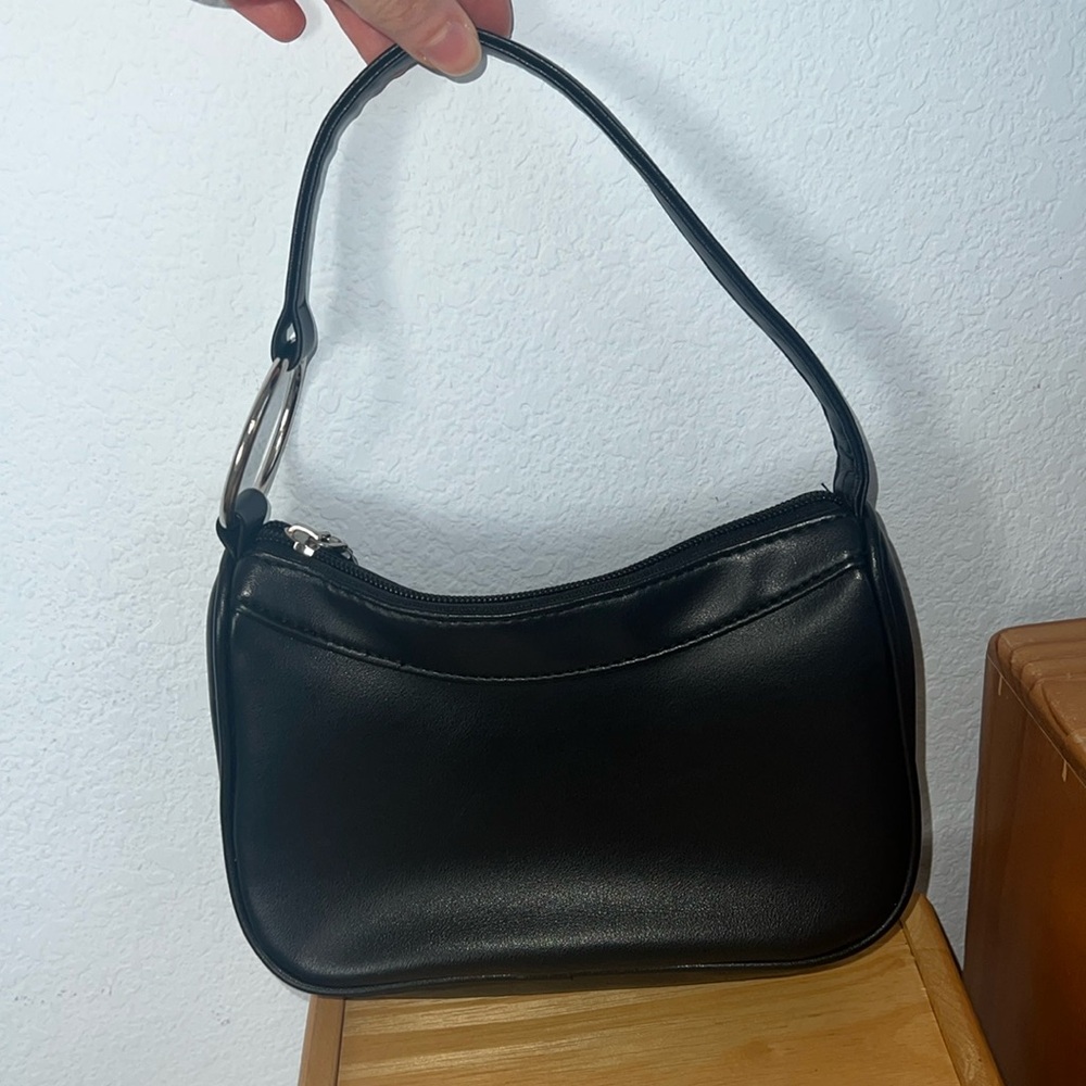 never used black simple shoulder bag